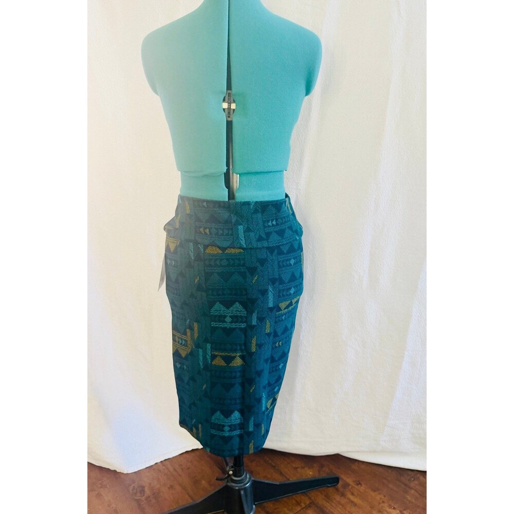 NWT LuLaRoe Cassie skirt. Size small. Brand new with tags.